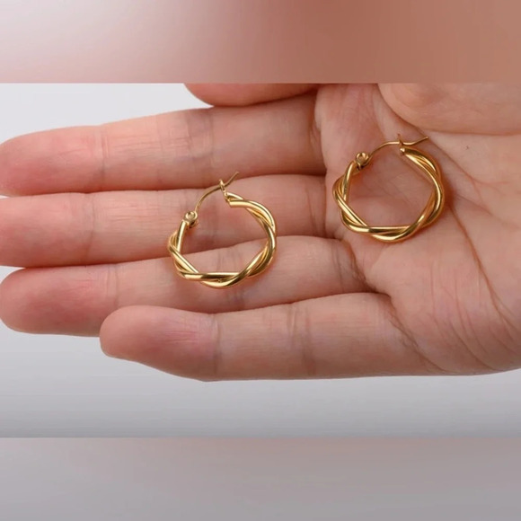 Twisted golden hoop earrings - Picture 2 of 4